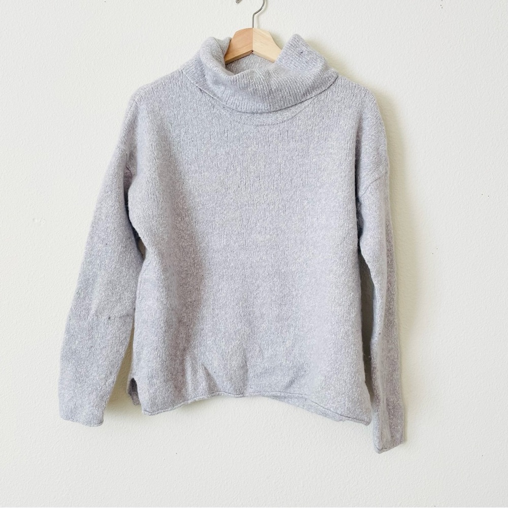 Athleta MEDIUM wool blend gray crop sweater
